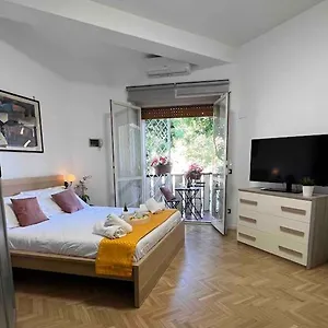 villa-3-fermate-dal-colosseo-casa-vacanze-elena-50-m-da.it-romehotels.com/
